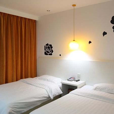 V8 Hotel Xilang Subway Branch Guangzhou Buitenkant foto