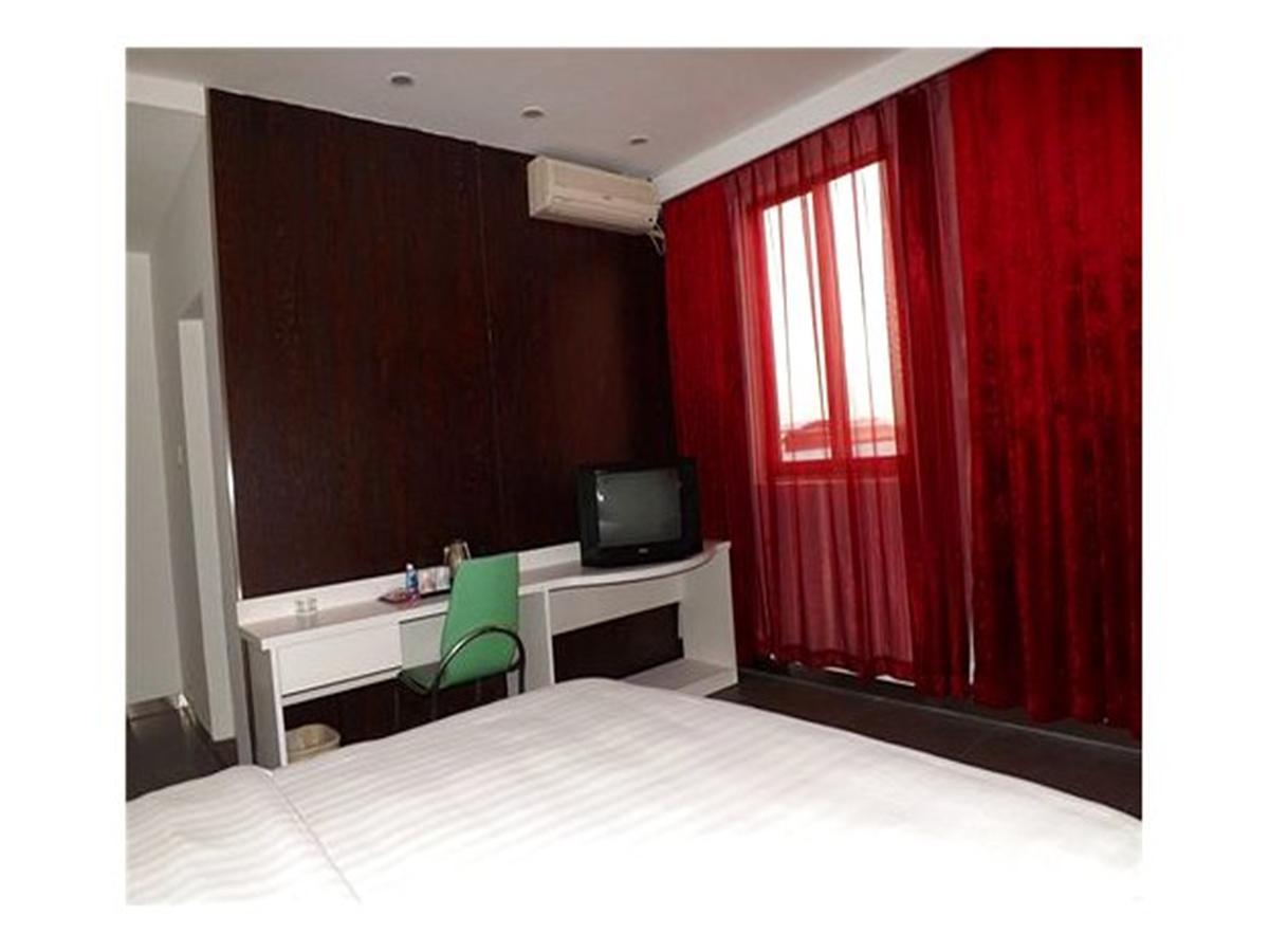 V8 Hotel Xilang Subway Branch Guangzhou Buitenkant foto