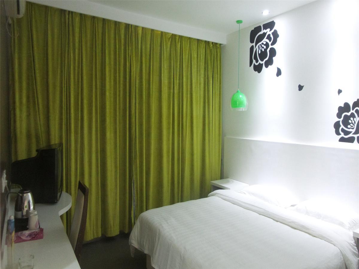 V8 Hotel Xilang Subway Branch Guangzhou Buitenkant foto